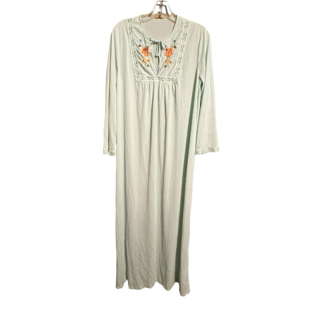 Vintage‎ Embroidered Nylon Robe